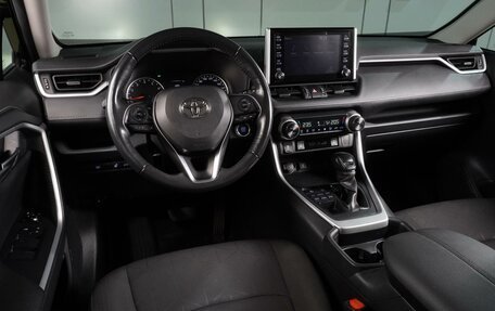 Toyota RAV4, 2021 год, 3 999 000 рублей, 6 фотография
