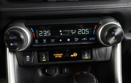 Toyota RAV4, 2021 год, 3 999 000 рублей, 19 фотография