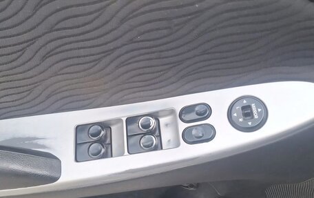 Hyundai Solaris II рестайлинг, 2012 год, 650 000 рублей, 20 фотография