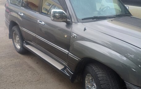 Toyota Land Cruiser 100 рестайлинг 2, 1999 год, 1 980 000 рублей, 2 фотография