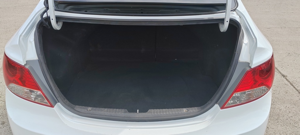 Hyundai Solaris I, 2012 год, 650 000 рублей, 20 фотография