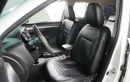 Mitsubishi Outlander III рестайлинг 3, 2014 год, 1 299 000 рублей, 10 фотография