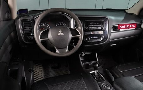 Mitsubishi Outlander III рестайлинг 3, 2014 год, 1 299 000 рублей, 6 фотография