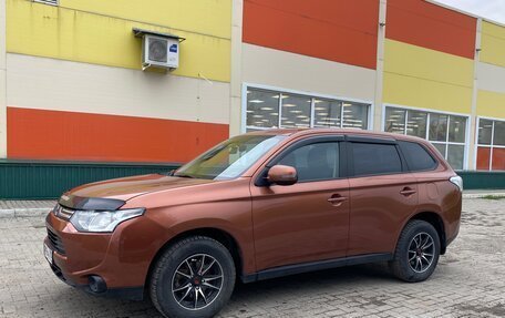 Mitsubishi Outlander III рестайлинг 3, 2013 год, 1 400 000 рублей, 4 фотография