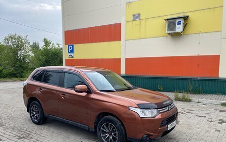 Mitsubishi Outlander III рестайлинг 3, 2013 год, 1 400 000 рублей, 9 фотография