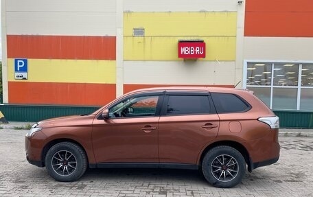 Mitsubishi Outlander III рестайлинг 3, 2013 год, 1 400 000 рублей, 5 фотография