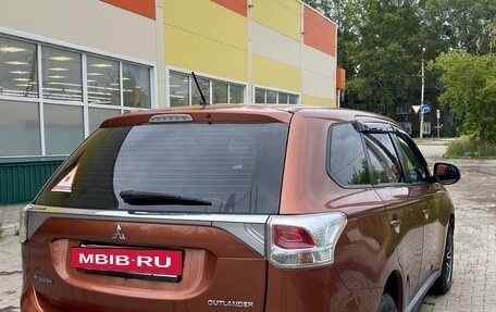 Mitsubishi Outlander III рестайлинг 3, 2013 год, 1 400 000 рублей, 7 фотография