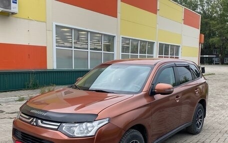 Mitsubishi Outlander III рестайлинг 3, 2013 год, 1 400 000 рублей, 3 фотография