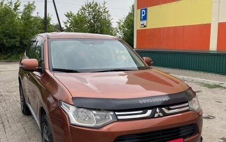 Mitsubishi Outlander III рестайлинг 3, 2013 год, 1 400 000 рублей, 6 фотография
