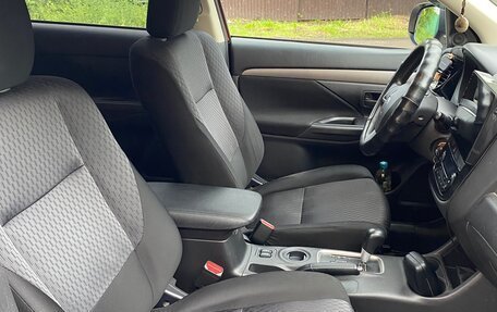 Mitsubishi Outlander III рестайлинг 3, 2013 год, 1 400 000 рублей, 14 фотография