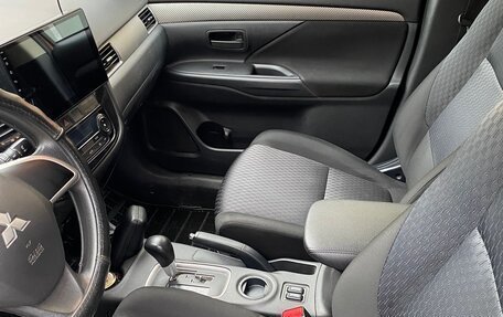 Mitsubishi Outlander III рестайлинг 3, 2013 год, 1 400 000 рублей, 13 фотография