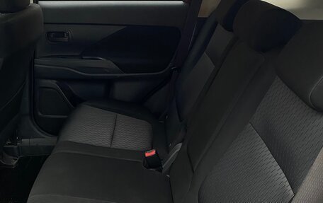 Mitsubishi Outlander III рестайлинг 3, 2013 год, 1 400 000 рублей, 16 фотография