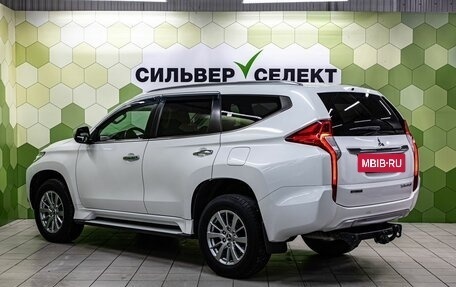 Mitsubishi Pajero Sport III рестайлинг, 2017 год, 2 800 000 рублей, 6 фотография