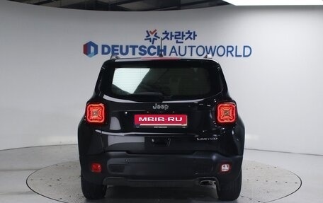 Jeep Renegade I рестайлинг, 2021 год, 2 100 000 рублей, 4 фотография