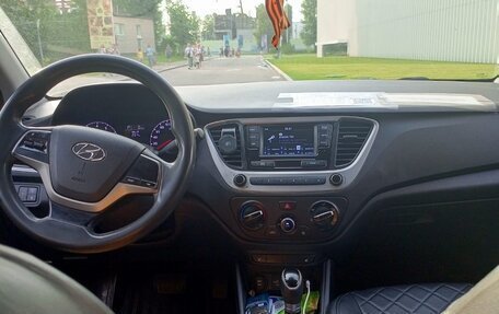 Hyundai Solaris II рестайлинг, 2017 год, 550 000 рублей, 8 фотография