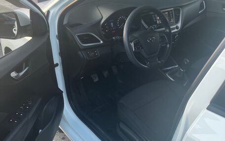 Hyundai Solaris II рестайлинг, 2018 год, 850 000 рублей, 1 фотография