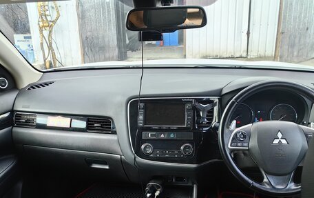 Mitsubishi Outlander III рестайлинг 3, 2013 год, 1 400 000 рублей, 5 фотография