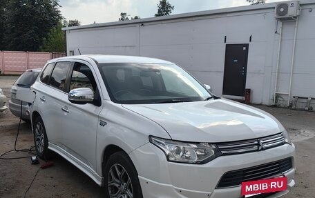 Mitsubishi Outlander III рестайлинг 3, 2013 год, 1 400 000 рублей, 4 фотография