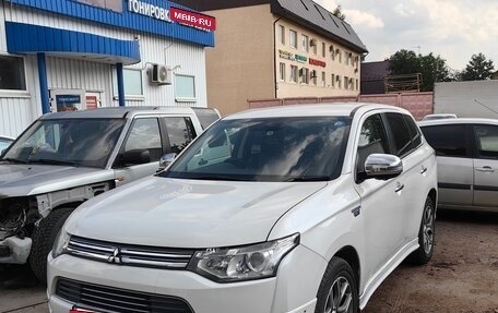 Mitsubishi Outlander III рестайлинг 3, 2013 год, 1 400 000 рублей, 2 фотография