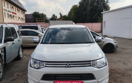 Mitsubishi Outlander III рестайлинг 3, 2013 год, 1 400 000 рублей, 7 фотография