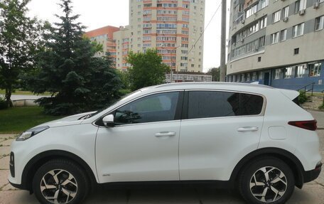 KIA Sportage IV рестайлинг, 2020 год, 2 000 000 рублей, 3 фотография