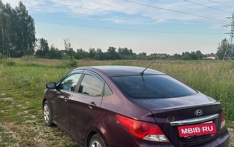 Hyundai Solaris II рестайлинг, 2011 год, 700 000 рублей, 3 фотография