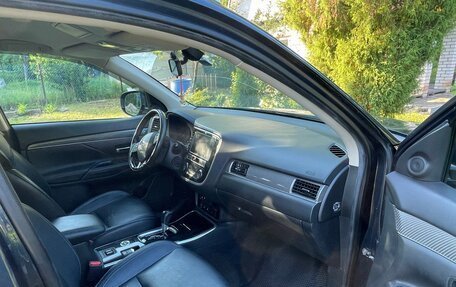 Mitsubishi Outlander III рестайлинг 3, 2019 год, 2 390 000 рублей, 6 фотография