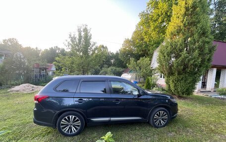 Mitsubishi Outlander III рестайлинг 3, 2019 год, 2 390 000 рублей, 14 фотография