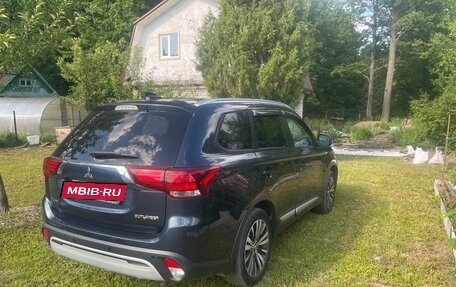 Mitsubishi Outlander III рестайлинг 3, 2019 год, 2 390 000 рублей, 11 фотография
