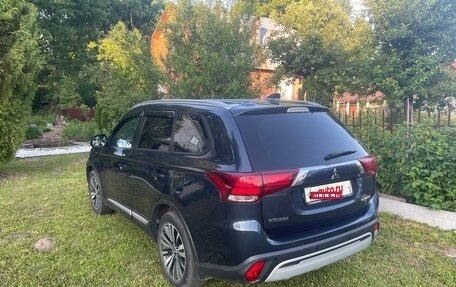 Mitsubishi Outlander III рестайлинг 3, 2019 год, 2 390 000 рублей, 9 фотография