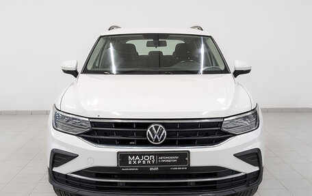 Volkswagen Tiguan II, 2021 год, 1 720 000 рублей, 2 фотография