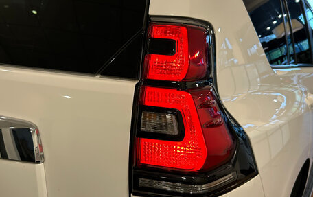 Toyota Land Cruiser Prado 150 рестайлинг 2, 2020 год, 5 390 000 рублей, 8 фотография