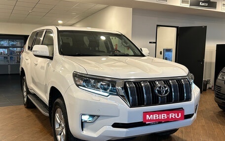 Toyota Land Cruiser Prado 150 рестайлинг 2, 2020 год, 5 390 000 рублей, 5 фотография