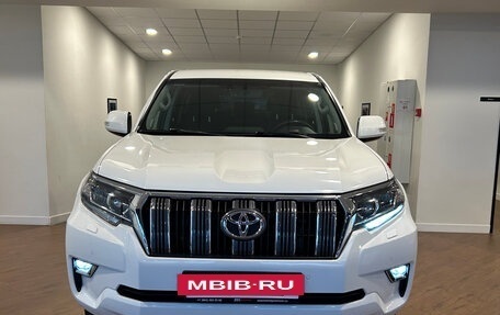 Toyota Land Cruiser Prado 150 рестайлинг 2, 2020 год, 5 390 000 рублей, 6 фотография