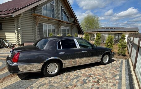Lincoln Town Car III рестайлинг, 1999 год, 870 000 рублей, 3 фотография