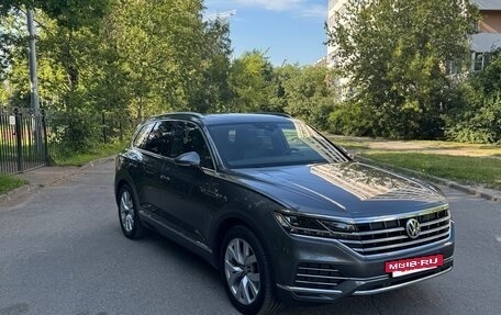 Volkswagen Touareg III, 2019 год, 6 800 000 рублей, 2 фотография