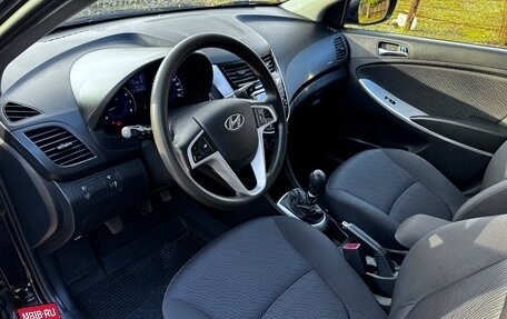 Hyundai Solaris II рестайлинг, 2013 год, 1 150 000 рублей, 20 фотография
