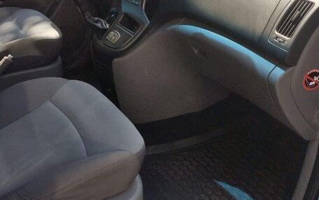 Hyundai H-1 II рестайлинг, 2008 год, 950 000 рублей, 16 фотография