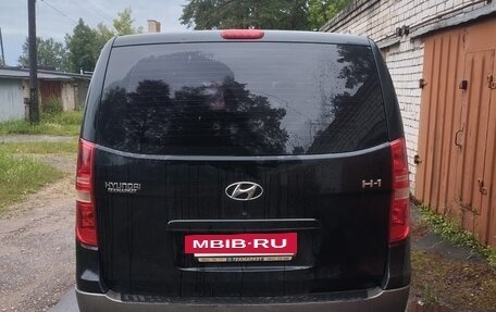 Hyundai H-1 II рестайлинг, 2008 год, 950 000 рублей, 24 фотография
