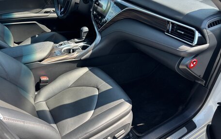 Toyota Camry, 2018 год, 3 250 000 рублей, 10 фотография