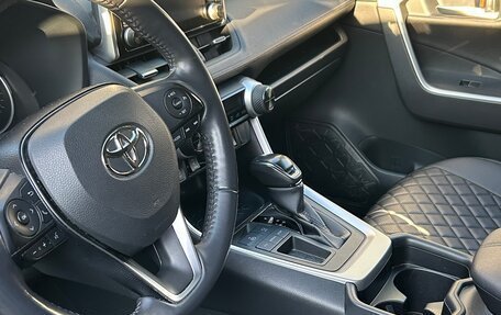 Toyota RAV4, 2020 год, 2 999 999 рублей, 4 фотография