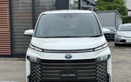 Toyota Voxy, 2022 год, 2 500 000 рублей, 2 фотография
