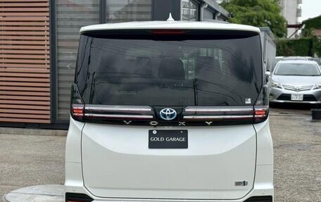 Toyota Voxy, 2022 год, 2 500 000 рублей, 6 фотография