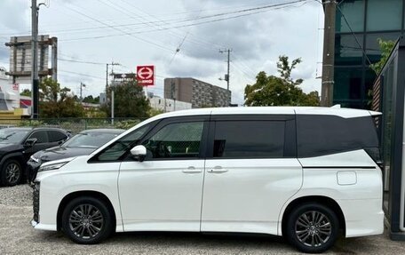 Toyota Voxy, 2022 год, 2 500 000 рублей, 8 фотография