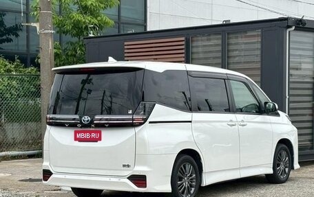 Toyota Voxy, 2022 год, 2 500 000 рублей, 5 фотография
