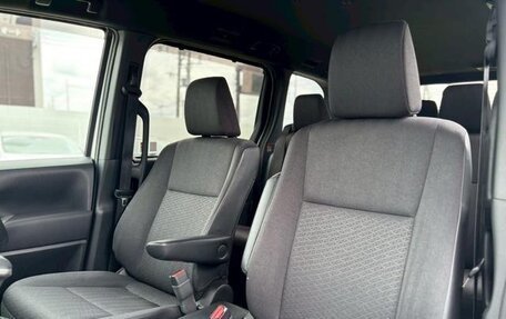 Toyota Voxy, 2022 год, 2 500 000 рублей, 20 фотография