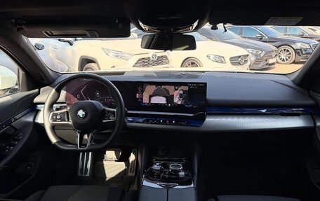 BMW 5 серия, 2024 год, 5 910 000 рублей, 8 фотография