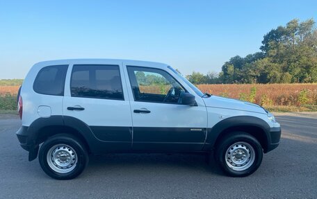 Chevrolet Niva I рестайлинг, 2017 год, 800 000 рублей, 13 фотография