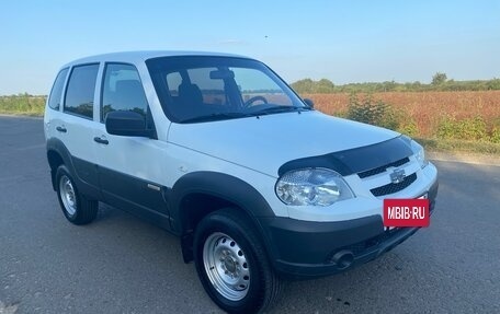 Chevrolet Niva I рестайлинг, 2017 год, 800 000 рублей, 12 фотография
