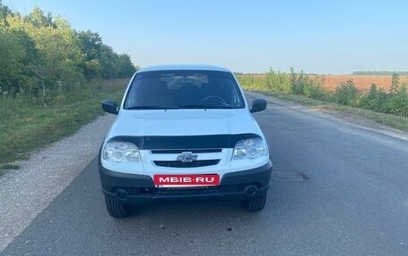 Chevrolet Niva I рестайлинг, 2017 год, 800 000 рублей, 16 фотография